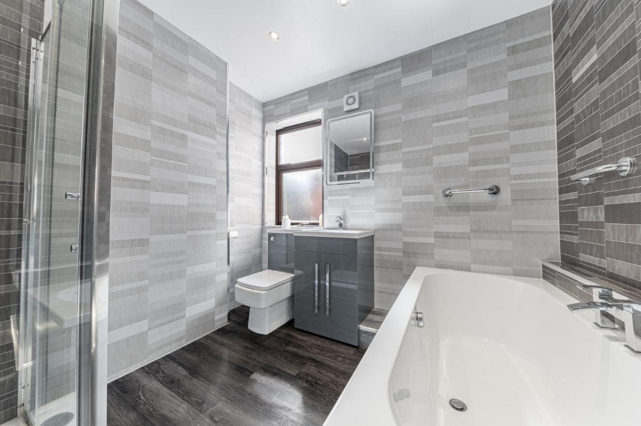 Stylish Luxury Large 4Br Kingbed Leilighet Barrow-in-Furness Eksteriør bilde